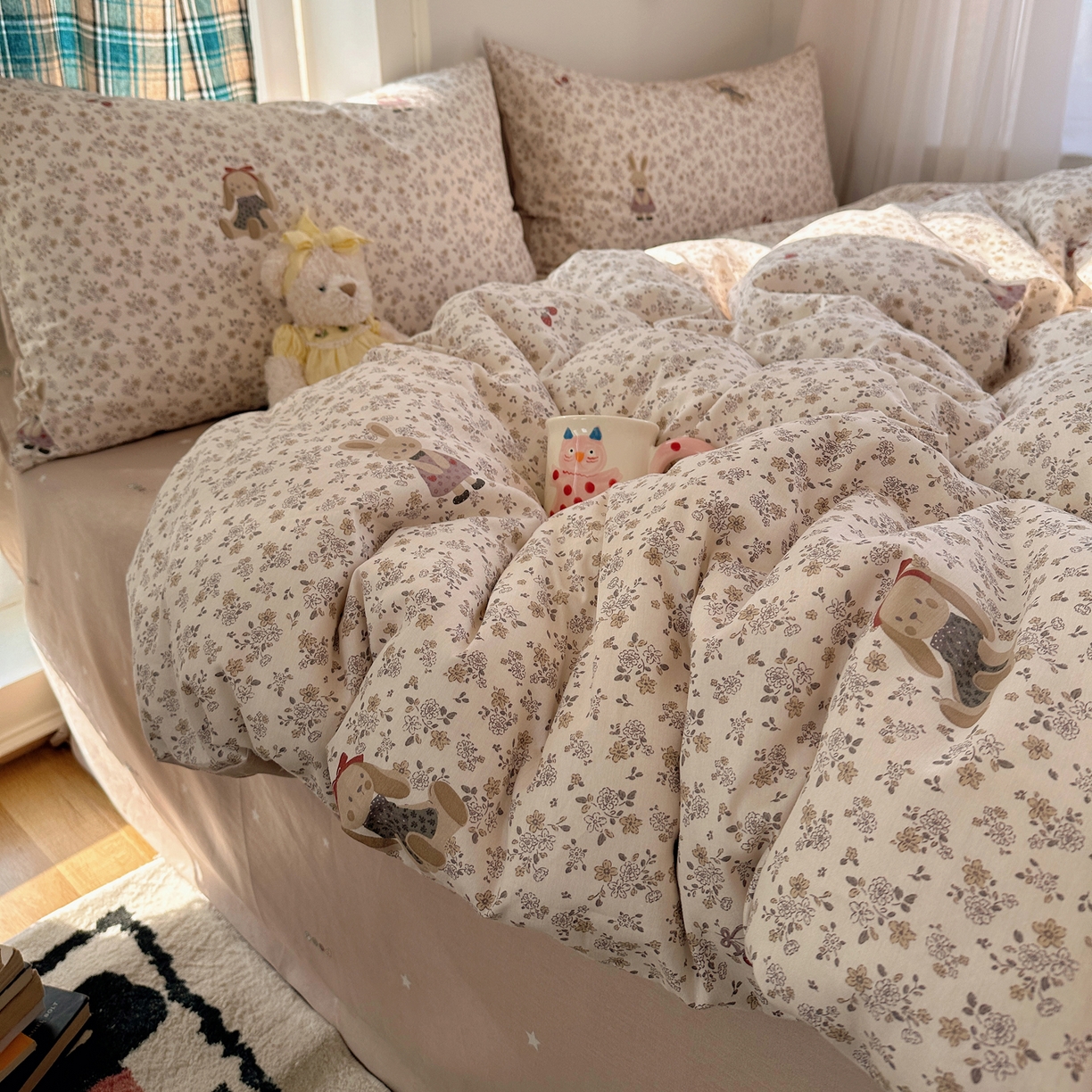 91家纺网 家纺一手货源 找家纺 瑞莱 2026春季新款全棉纯棉印花小清新萌趣系列四件套 帕丁顿兔兔