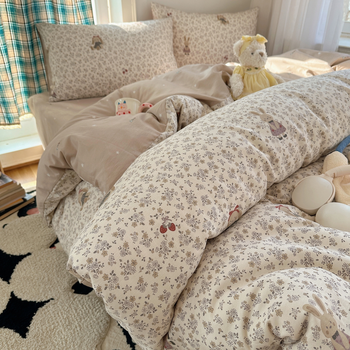 91家纺网 家纺一手货源 找家纺 瑞莱 2026春季新款全棉纯棉印花小清新萌趣系列四件套 帕丁顿兔兔