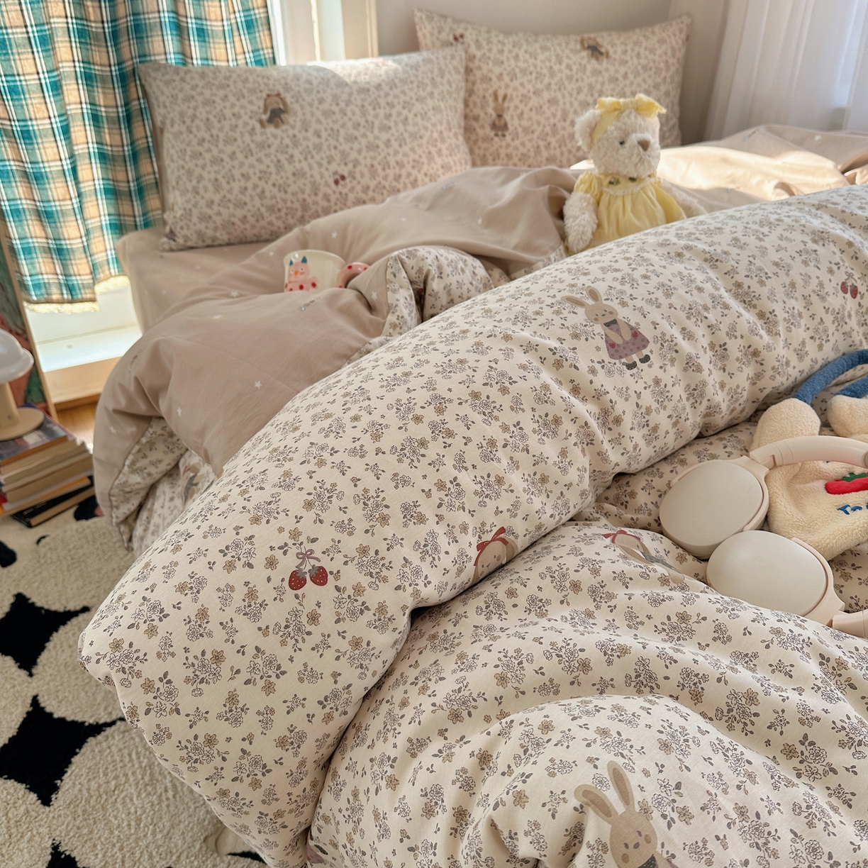 91家纺网 家纺一手货源 找家纺 瑞莱 2026春季新款全棉纯棉印花小清新萌趣系列四件套 帕丁顿兔兔