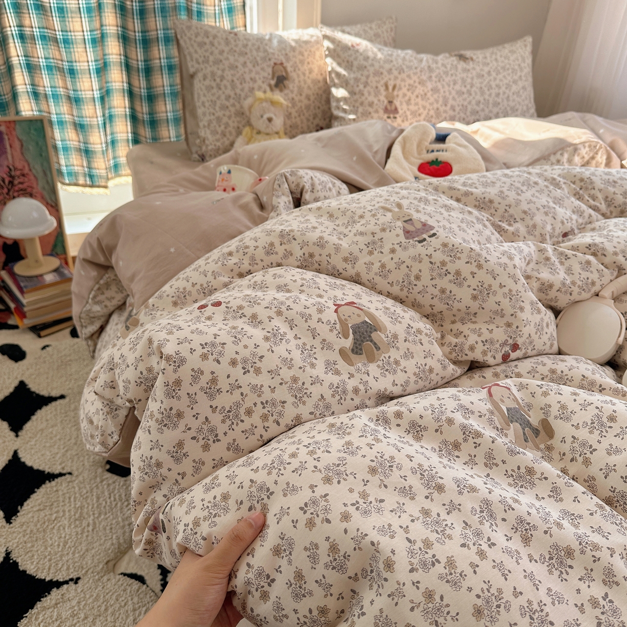 91家纺网 家纺一手货源 找家纺 瑞莱 2026春季新款全棉纯棉印花小清新萌趣系列四件套 帕丁顿兔兔