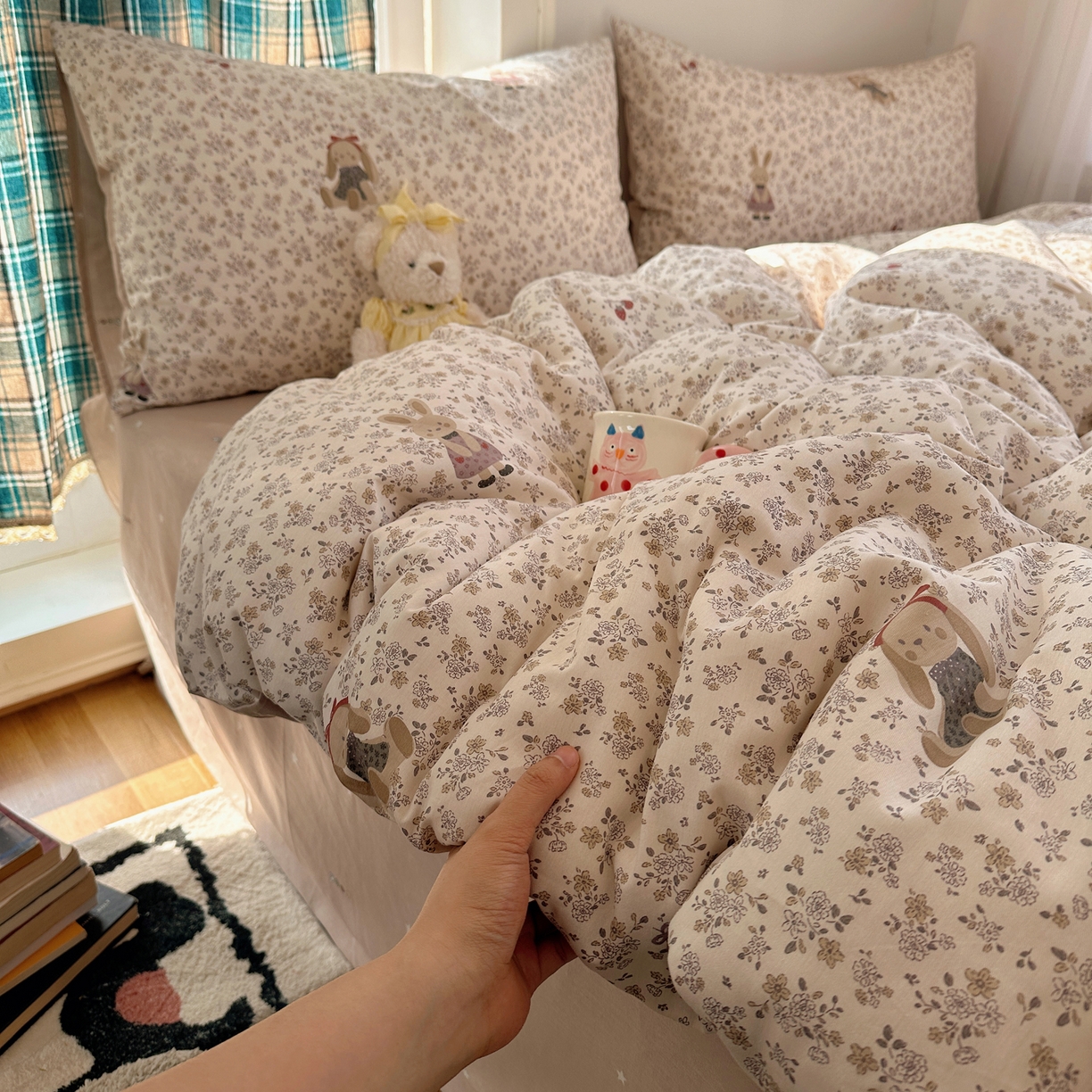 91家纺网 家纺一手货源 找家纺 瑞莱 2026春季新款全棉纯棉印花小清新萌趣系列四件套 帕丁顿兔兔