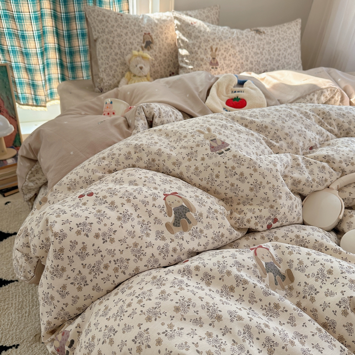91家纺网 家纺一手货源 找家纺 瑞莱 2026春季新款全棉纯棉印花小清新萌趣系列四件套 帕丁顿兔兔