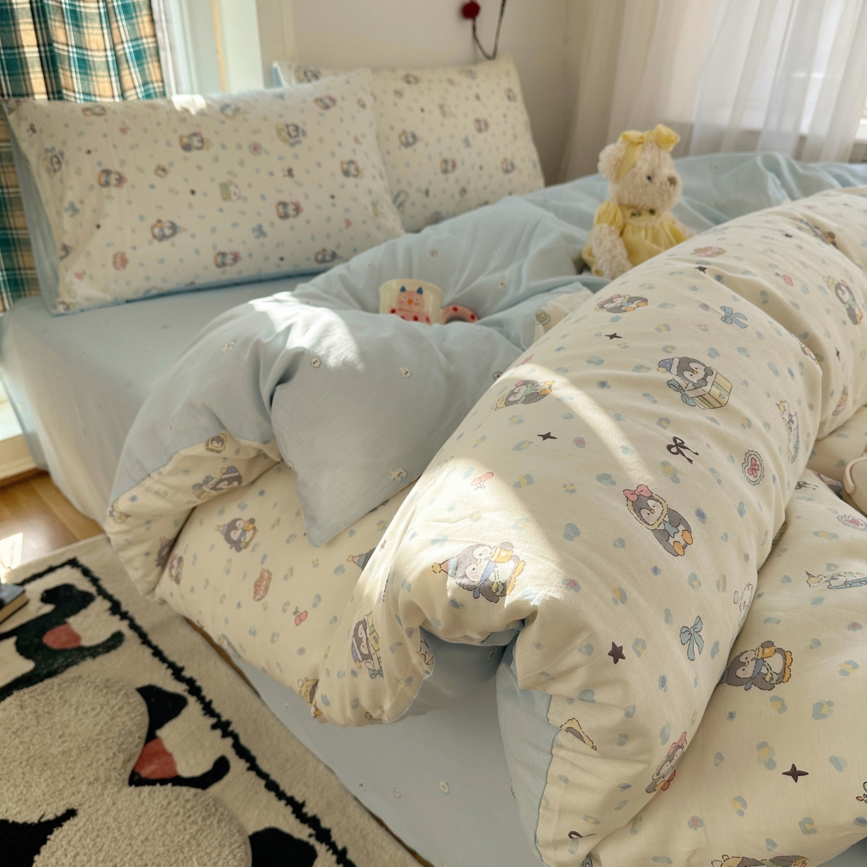 91家纺网 家纺一手货源 找家纺 瑞莱 2026春季新款全棉纯棉印花小清新萌趣系列四件套 企鹅家族