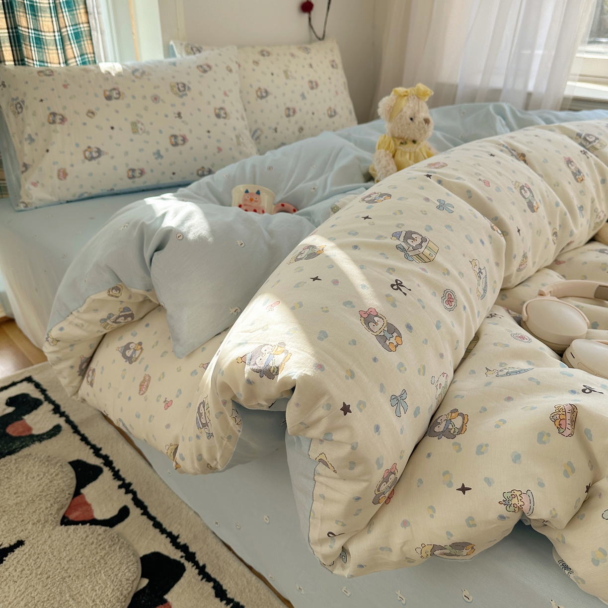 91家纺网 家纺一手货源 找家纺 瑞莱 2026春季新款全棉纯棉印花小清新萌趣系列四件套 企鹅家族