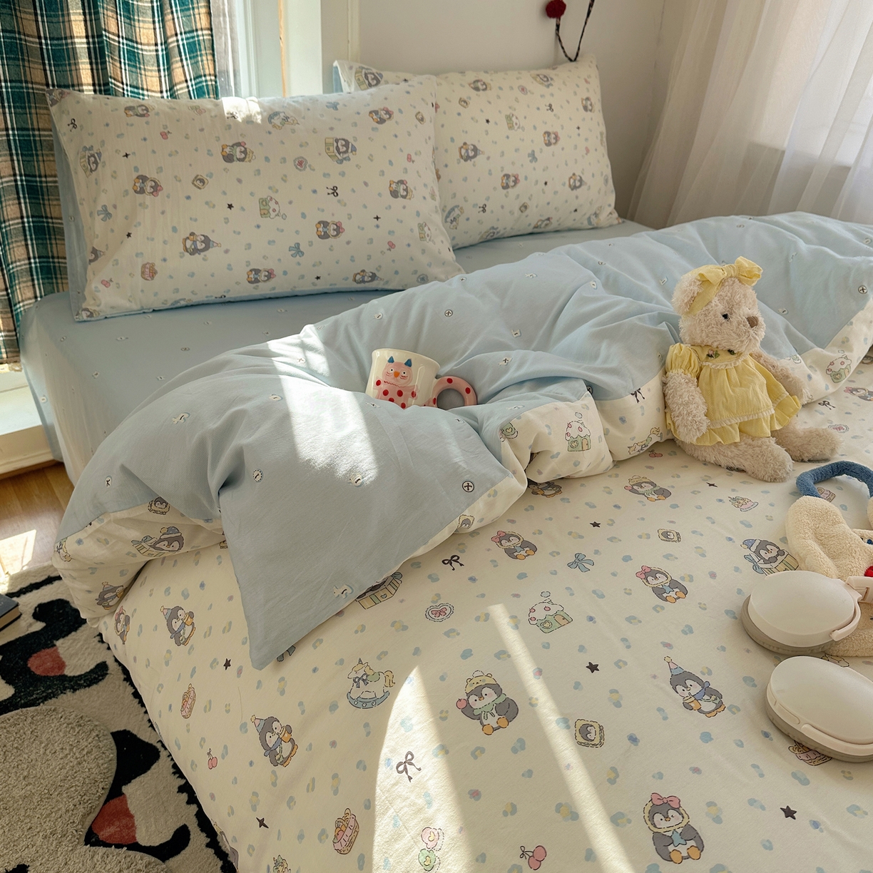 91家纺网 家纺一手货源 找家纺 瑞莱 2026春季新款全棉纯棉印花小清新萌趣系列四件套 企鹅家族