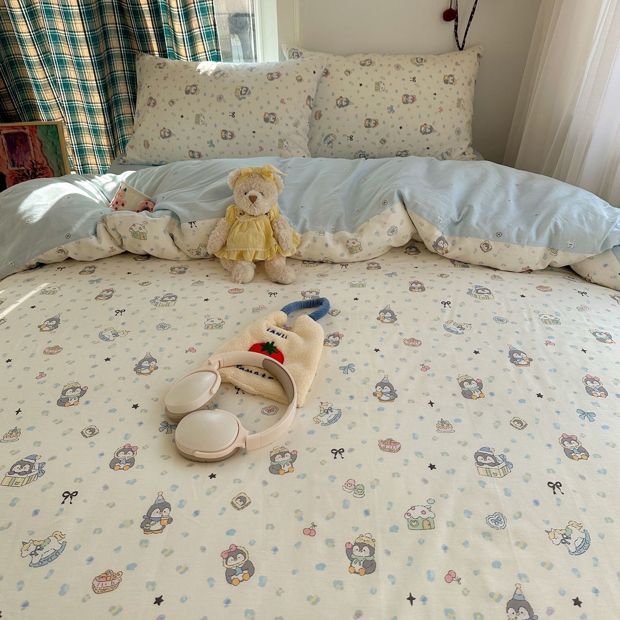 91家纺网 家纺一手货源 找家纺 瑞莱 2026春季新款全棉纯棉印花小清新萌趣系列四件套 企鹅家族