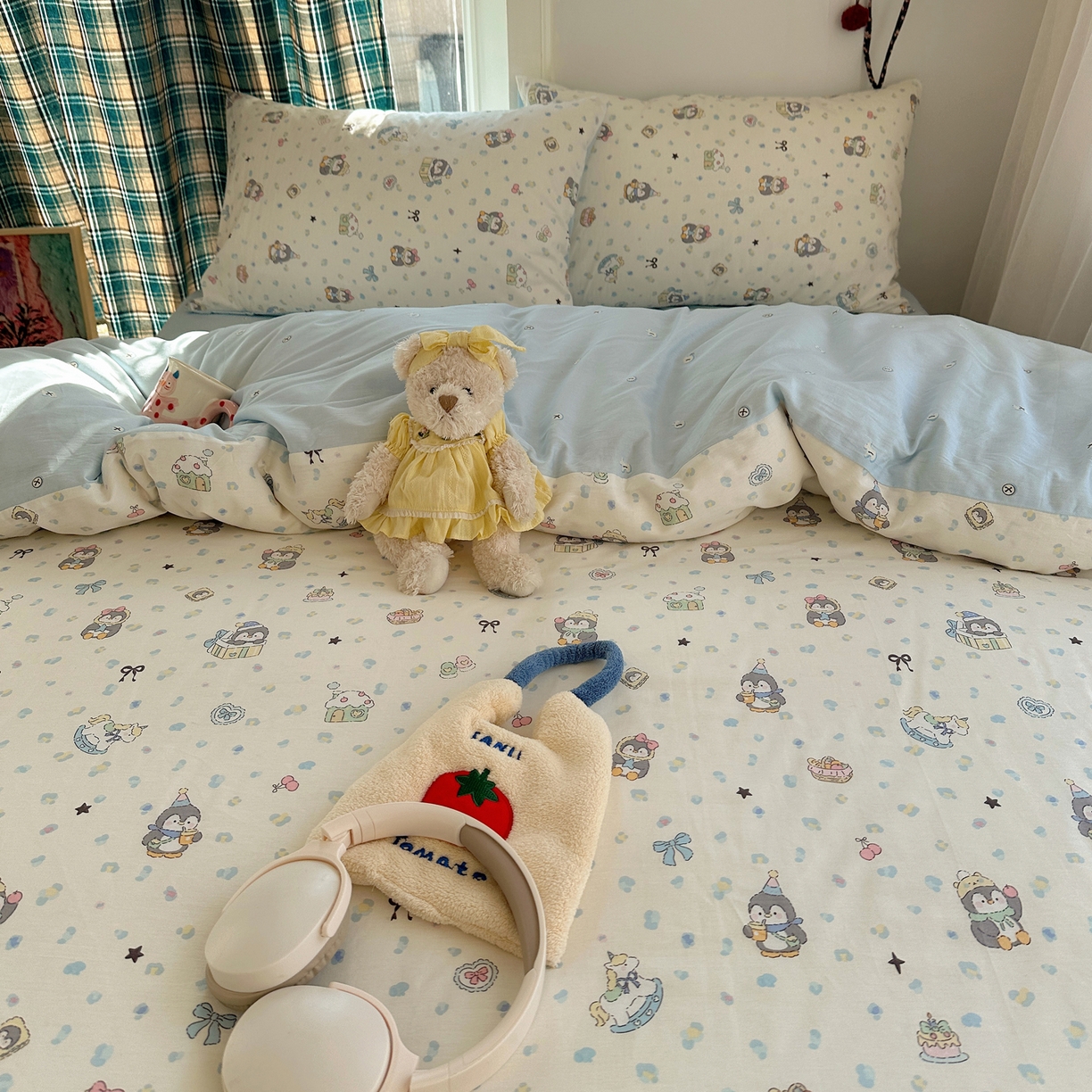 91家纺网 家纺一手货源 找家纺 瑞莱 2026春季新款全棉纯棉印花小清新萌趣系列四件套 企鹅家族