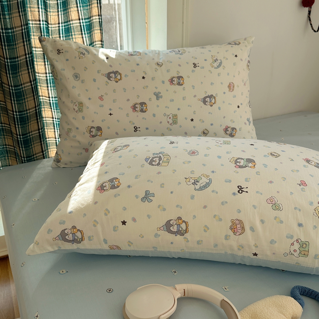 91家纺网 家纺一手货源 找家纺 瑞莱 2026春季新款全棉纯棉印花小清新萌趣系列四件套 企鹅家族