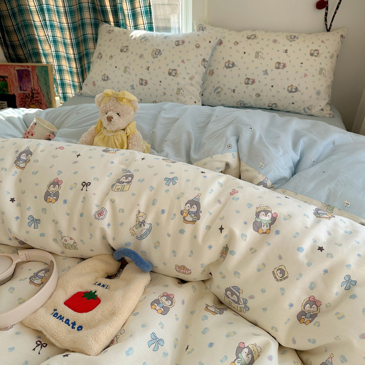 91家纺网 家纺一手货源 找家纺 瑞莱 2026春季新款全棉纯棉印花小清新萌趣系列四件套 企鹅家族