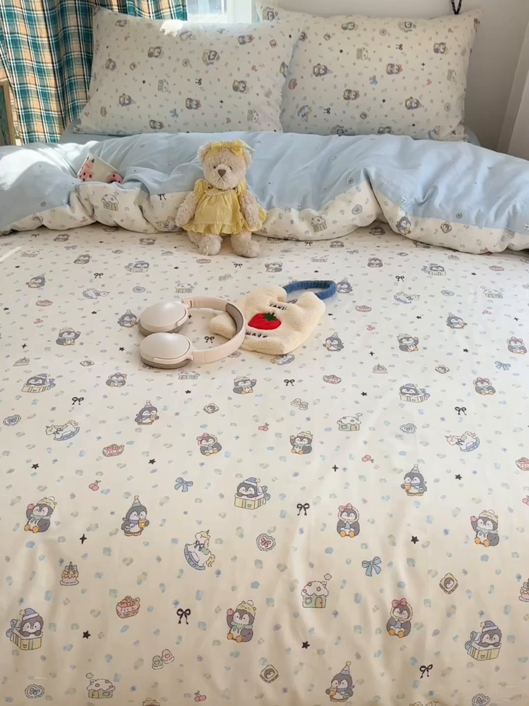91家纺网 家纺一手货源 找家纺 瑞莱 2026春季新款全棉纯棉印花小清新萌趣系列四件套 企鹅家族