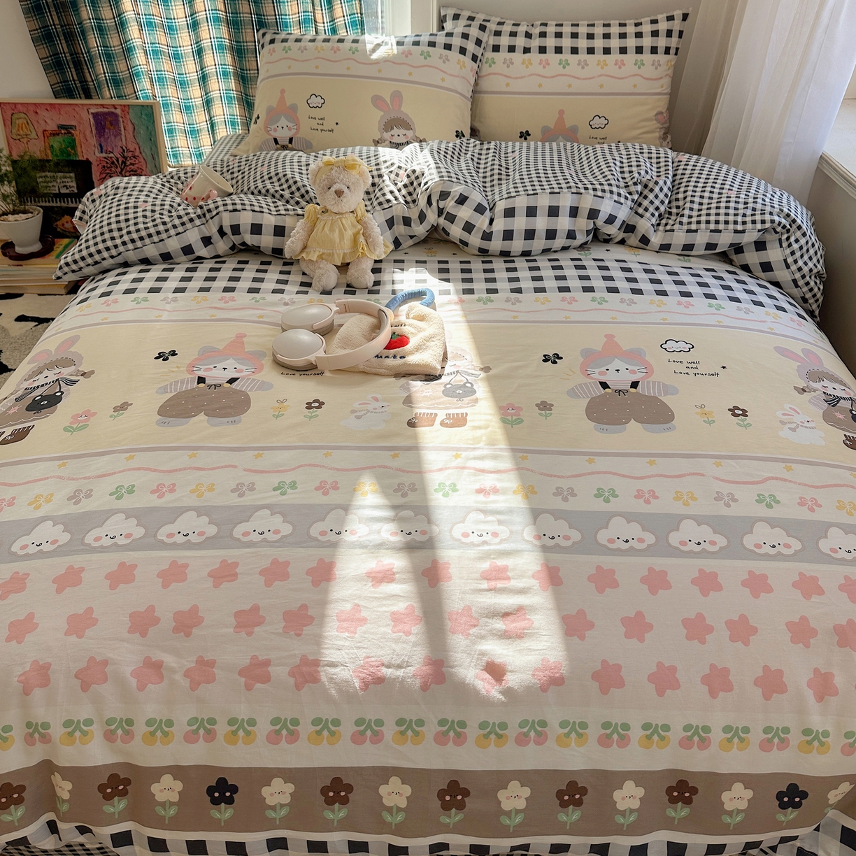 91家纺网 家纺一手货源 找家纺 瑞莱 2026春季新款全棉纯棉印花小清新萌趣系列四件套 甜梦日记