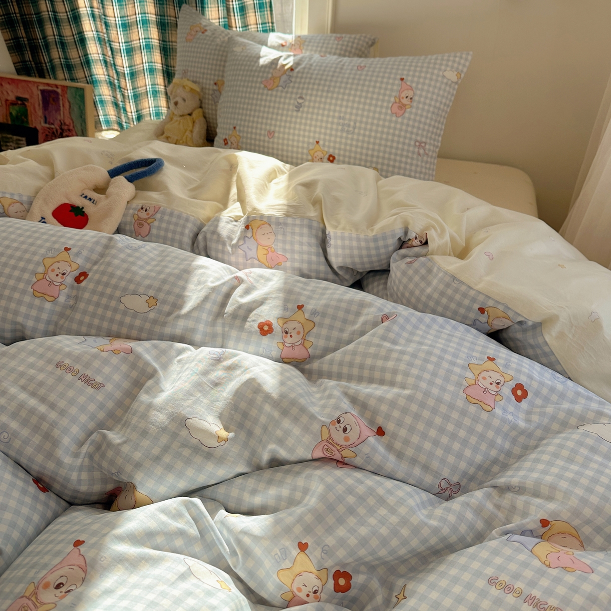 91家纺网 家纺一手货源 找家纺 瑞莱 2026春季新款全棉纯棉印花小清新萌趣系列四件套 甜梦小精灵