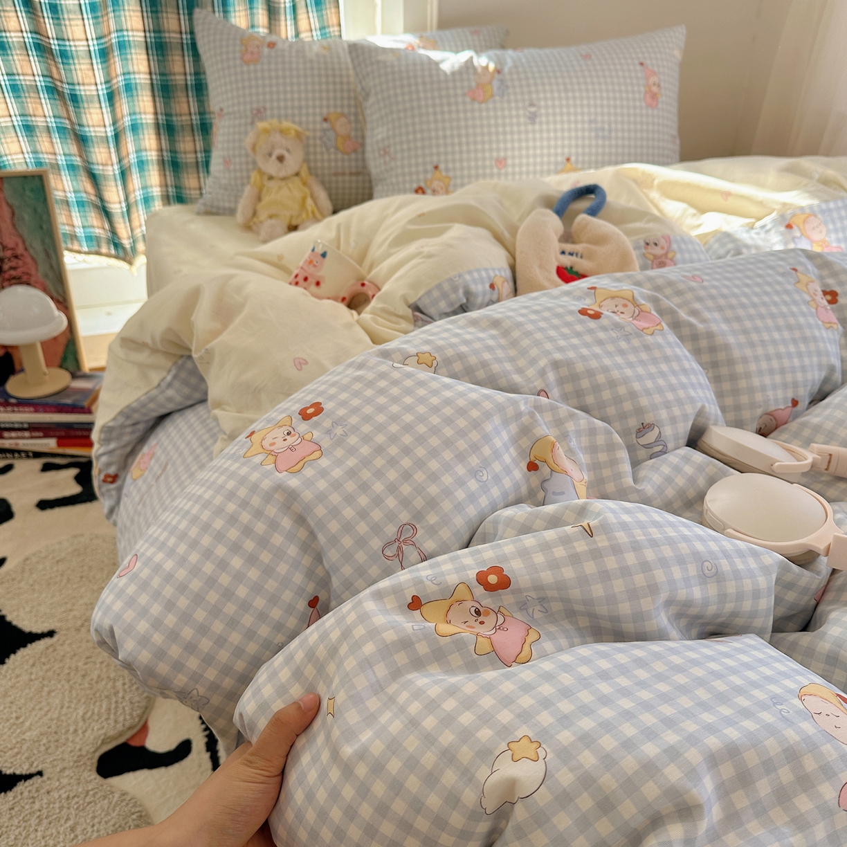 91家纺网 家纺一手货源 找家纺 瑞莱 2026春季新款全棉纯棉印花小清新萌趣系列四件套 甜梦小精灵