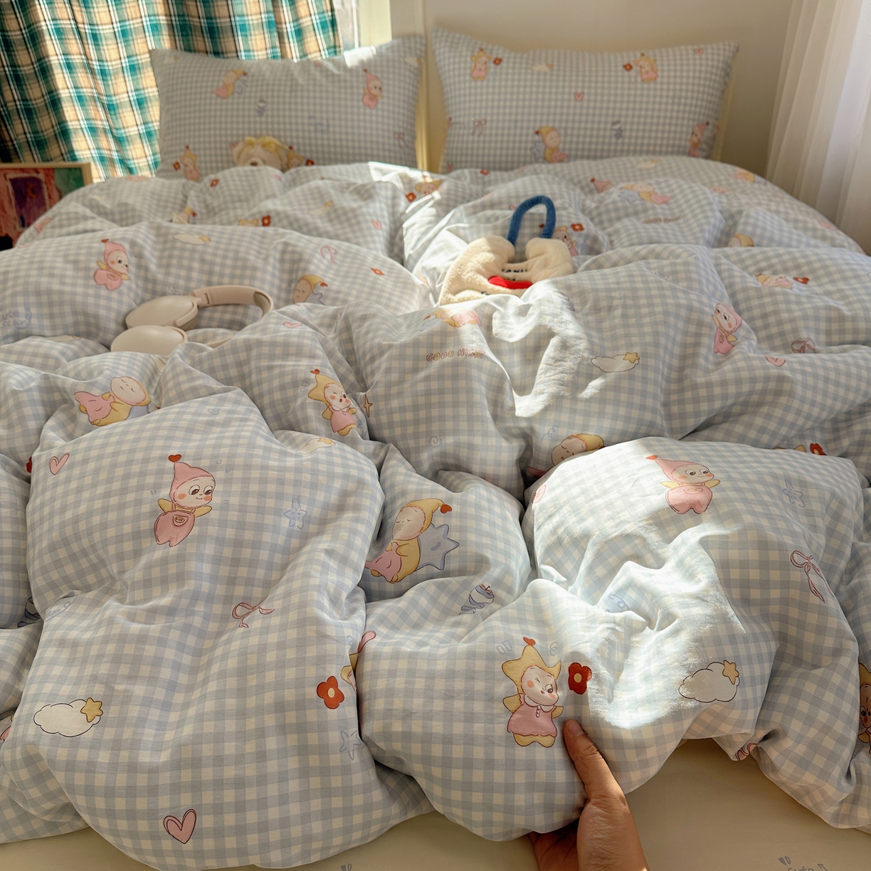 91家纺网 家纺一手货源 找家纺 瑞莱 2026春季新款全棉纯棉印花小清新萌趣系列四件套 甜梦小精灵