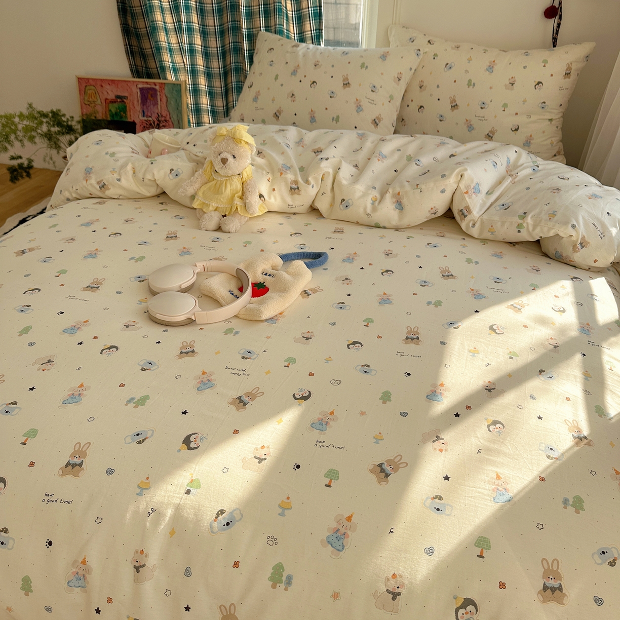 91家纺网 家纺一手货源 找家纺 瑞莱 2026春季新款全棉纯棉印花小清新萌趣系列四件套 小镇漫游记