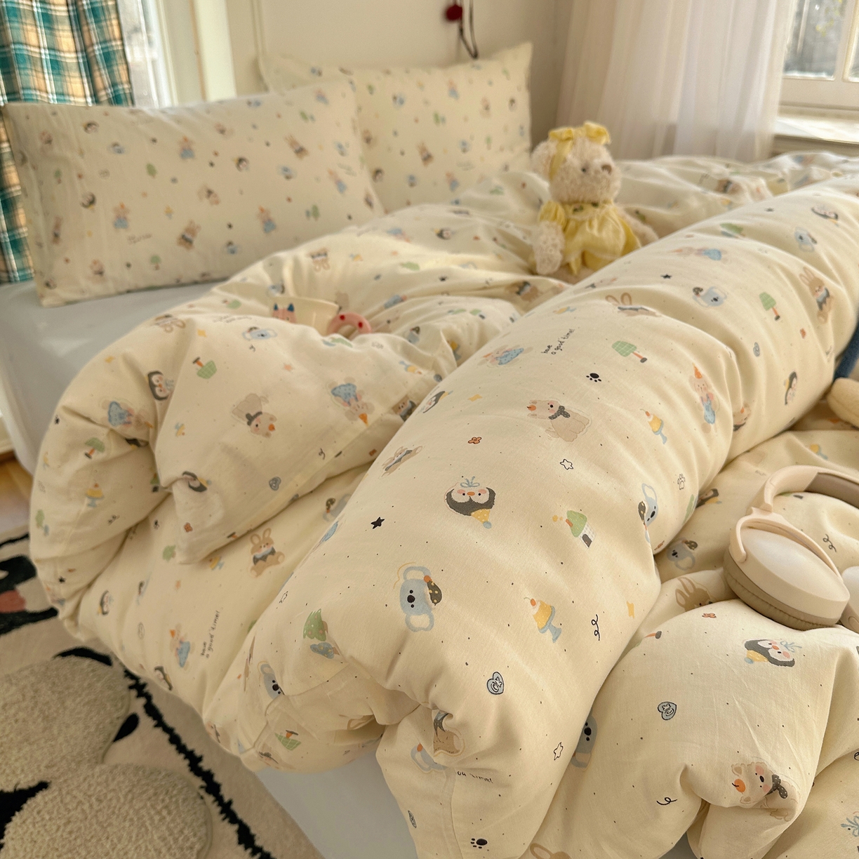 91家纺网 家纺一手货源 找家纺 瑞莱 2026春季新款全棉纯棉印花小清新萌趣系列四件套 小镇漫游记