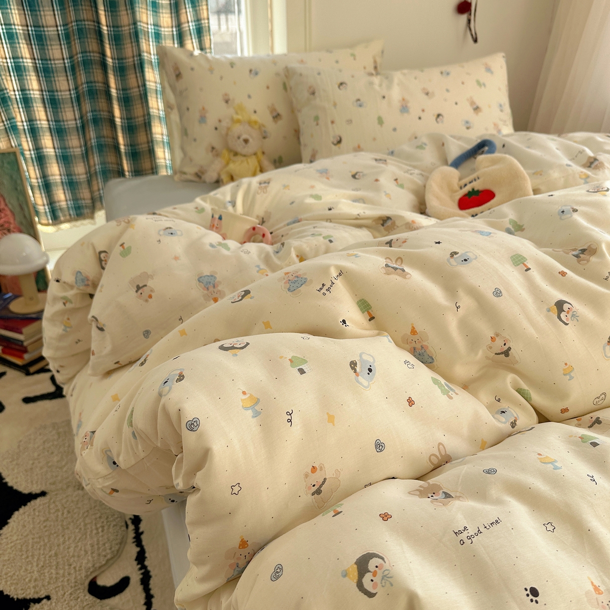 91家纺网 家纺一手货源 找家纺 瑞莱 2026春季新款全棉纯棉印花小清新萌趣系列四件套 小镇漫游记