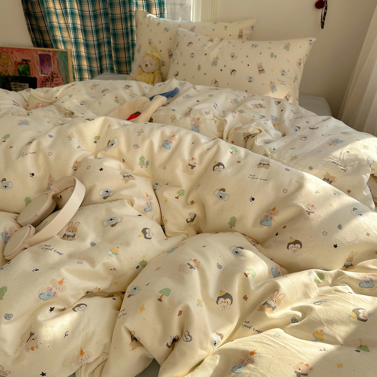 91家纺网 家纺一手货源 找家纺 瑞莱 2026春季新款全棉纯棉印花小清新萌趣系列四件套 小镇漫游记