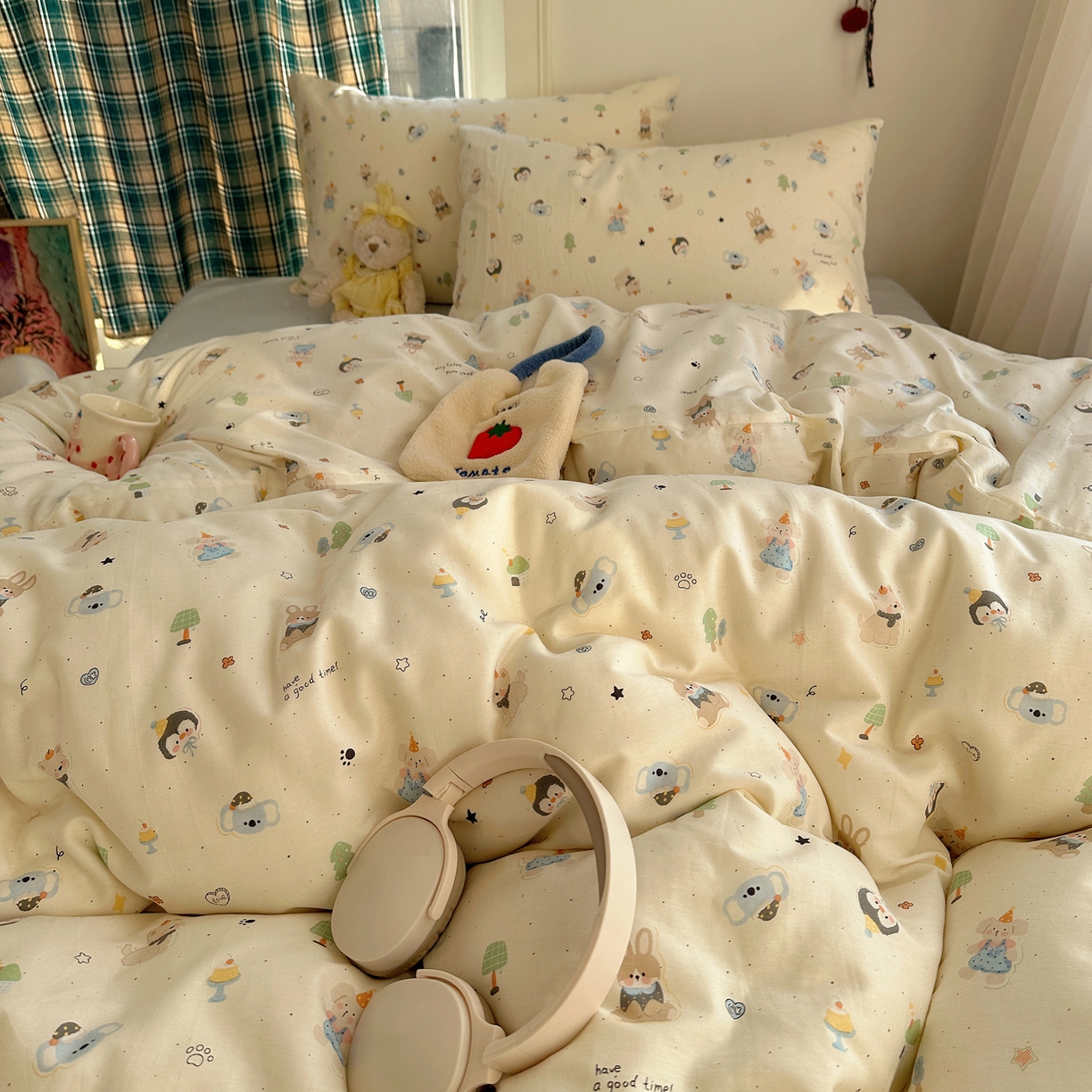 91家纺网 家纺一手货源 找家纺 瑞莱 2026春季新款全棉纯棉印花小清新萌趣系列四件套 小镇漫游记