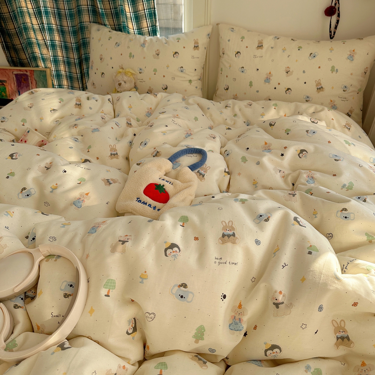 91家纺网 家纺一手货源 找家纺 瑞莱 2026春季新款全棉纯棉印花小清新萌趣系列四件套 小镇漫游记