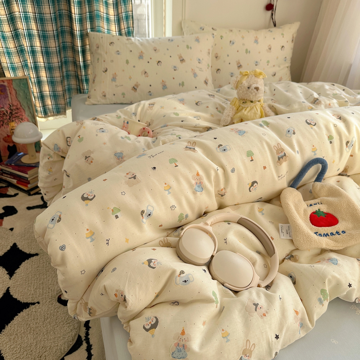 91家纺网 家纺一手货源 找家纺 瑞莱 2026春季新款全棉纯棉印花小清新萌趣系列四件套 小镇漫游记