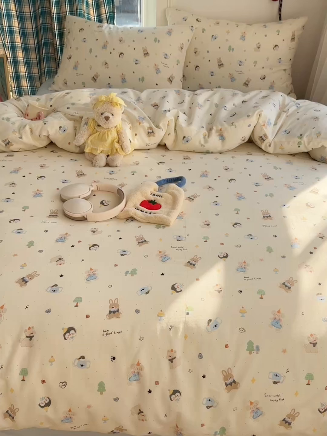 91家纺网 家纺一手货源 找家纺 瑞莱 2026春季新款全棉纯棉印花小清新萌趣系列四件套 小镇漫游记