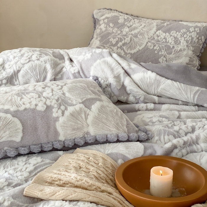 91家纺网 家纺一手货源 找家纺 （总）玉宇阁家居 2025新款亲肤舒适兔毛雕花绒提花雕花牛奶绒四件套-雪国来信 控价：238/318/338/328/328/338（券后控价）