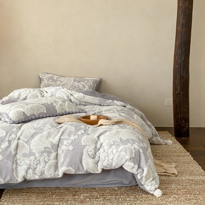 91家纺网 家纺一手货源 找家纺 （总）玉宇阁家居 2025新款亲肤舒适兔毛雕花绒提花雕花牛奶绒四件套-雪国来信 控价：238/318/338/328/328/338（券后控价）