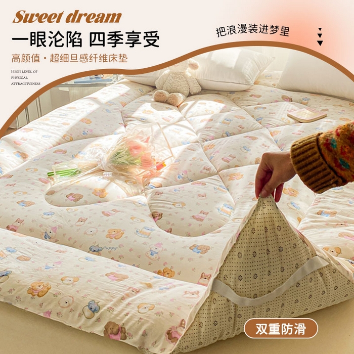 91家纺网 家纺一手货源 找家纺 缦卡琳家纺 2025新款水洗棉纤维羽丝棉床垫 快乐宝贝
