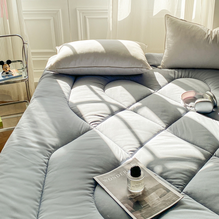 91家纺网 家纺一手货源 找家纺 缦卡琳家纺 2025新款水洗棉纤维羽丝棉床垫 高级灰