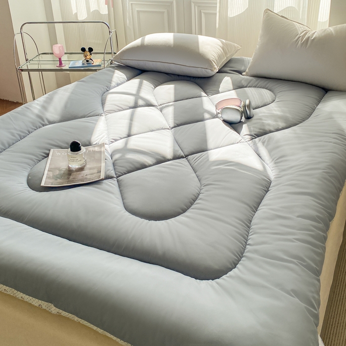 91家纺网 家纺一手货源 找家纺 缦卡琳家纺 2025新款水洗棉纤维羽丝棉床垫 高级灰