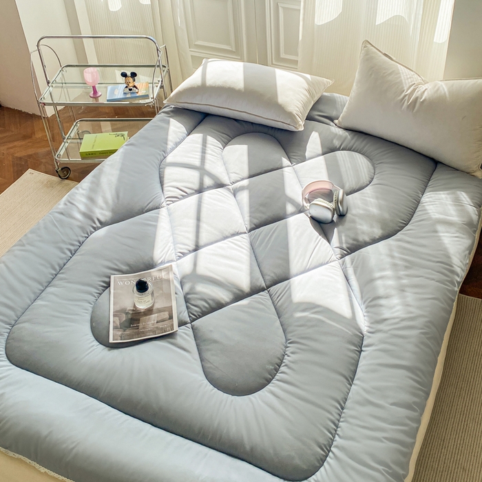 91家纺网 家纺一手货源 找家纺 缦卡琳家纺 2025新款水洗棉纤维羽丝棉床垫 高级灰