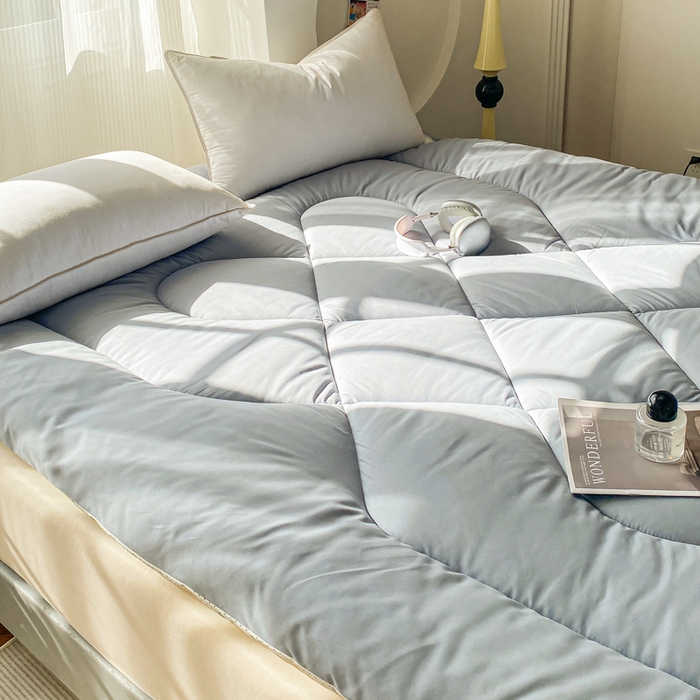 91家纺网 家纺一手货源 找家纺 缦卡琳家纺 2025新款水洗棉纤维羽丝棉床垫 高级灰