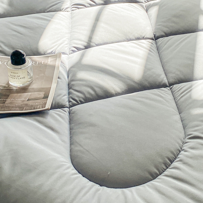 91家纺网 家纺一手货源 找家纺 缦卡琳家纺 2025新款水洗棉纤维羽丝棉床垫 高级灰