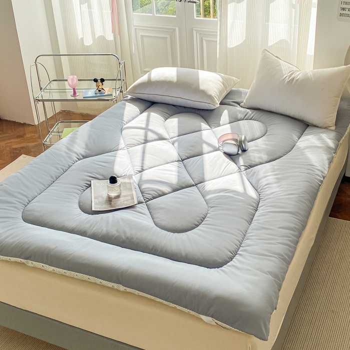 91家纺网 家纺一手货源 找家纺 缦卡琳家纺 2025新款水洗棉纤维羽丝棉床垫 高级灰