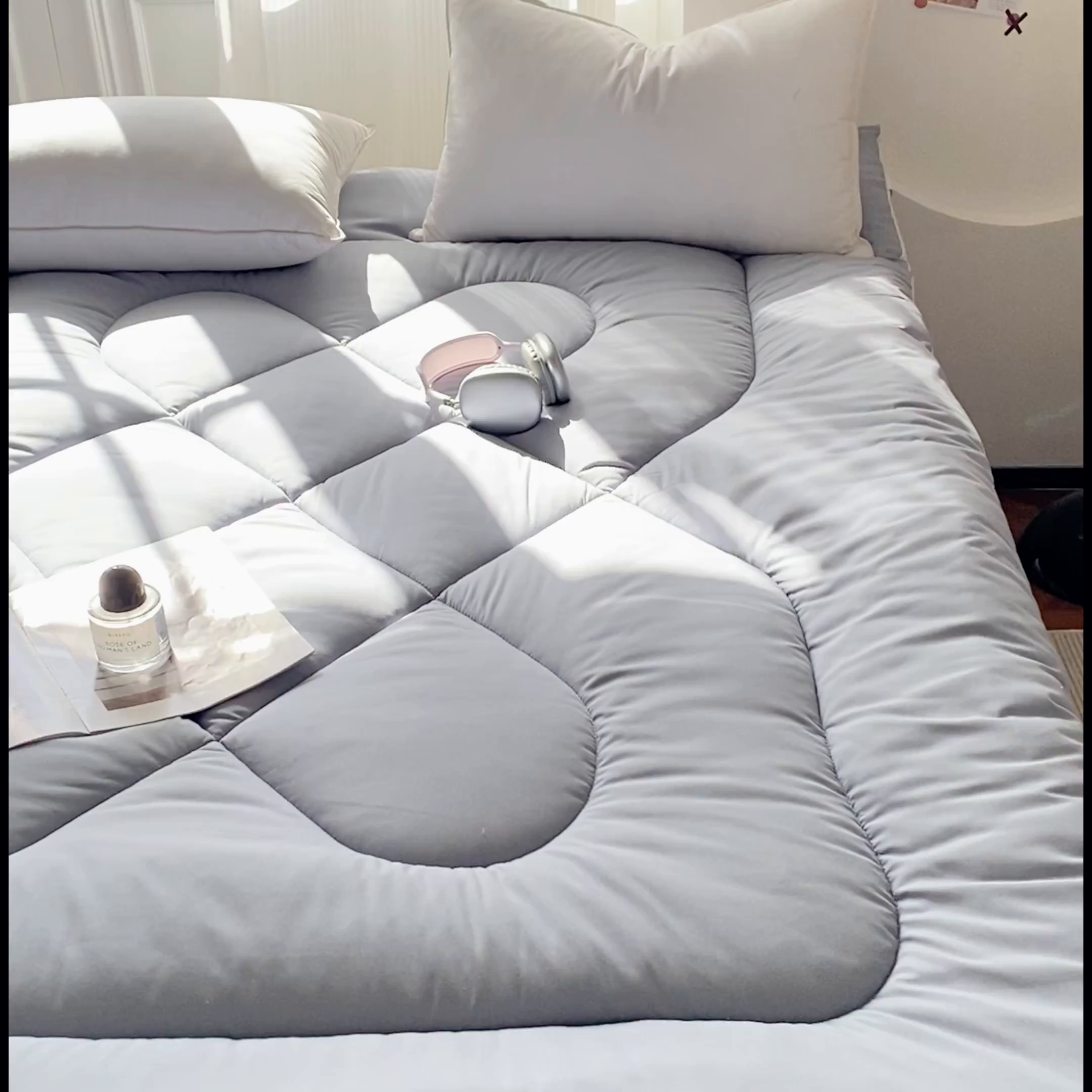 91家纺网 家纺一手货源 找家纺 缦卡琳家纺 2025新款水洗棉纤维羽丝棉床垫 高级灰