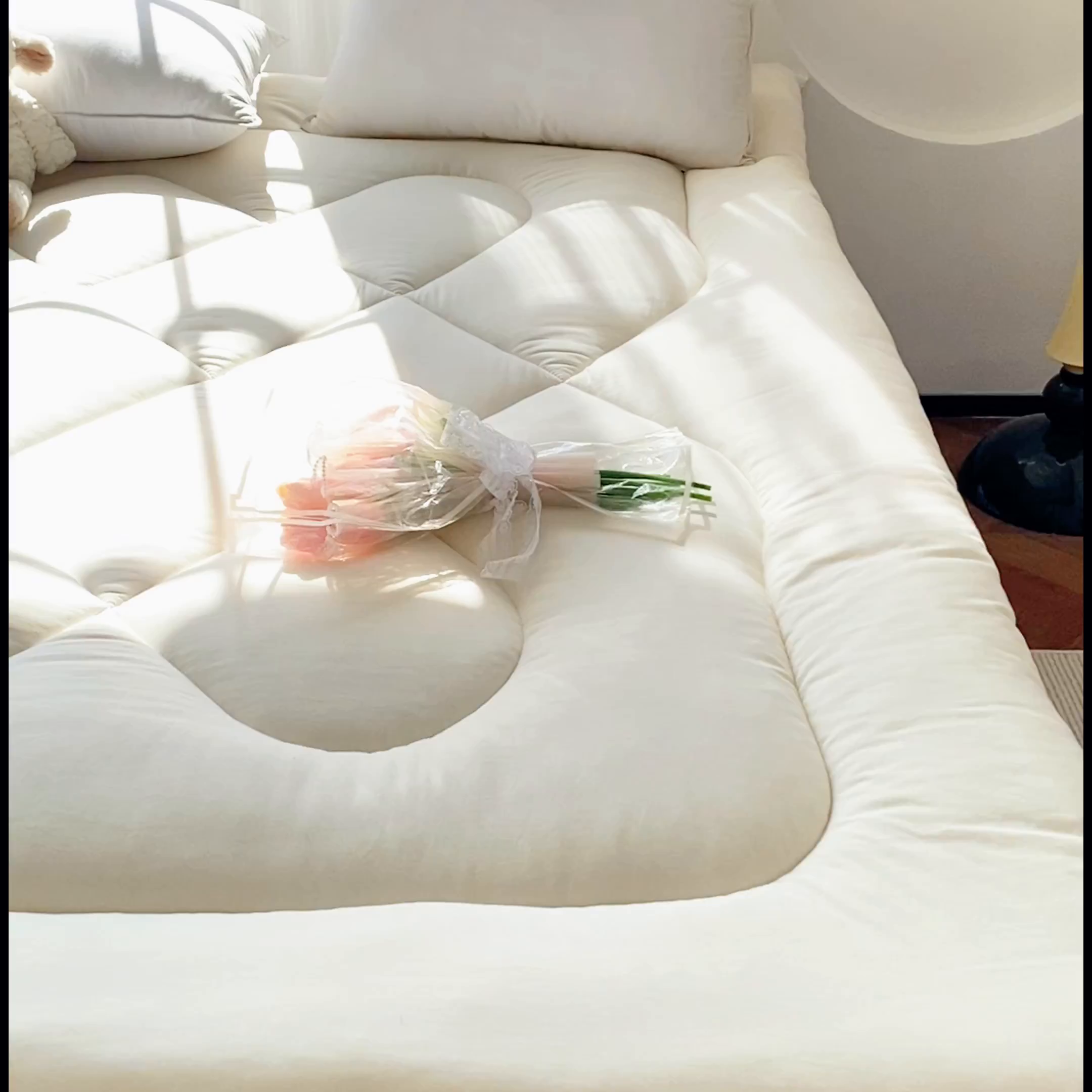 91家纺网 家纺一手货源 找家纺 缦卡琳家纺 2025新款水洗棉纤维羽丝棉床垫 经典白色