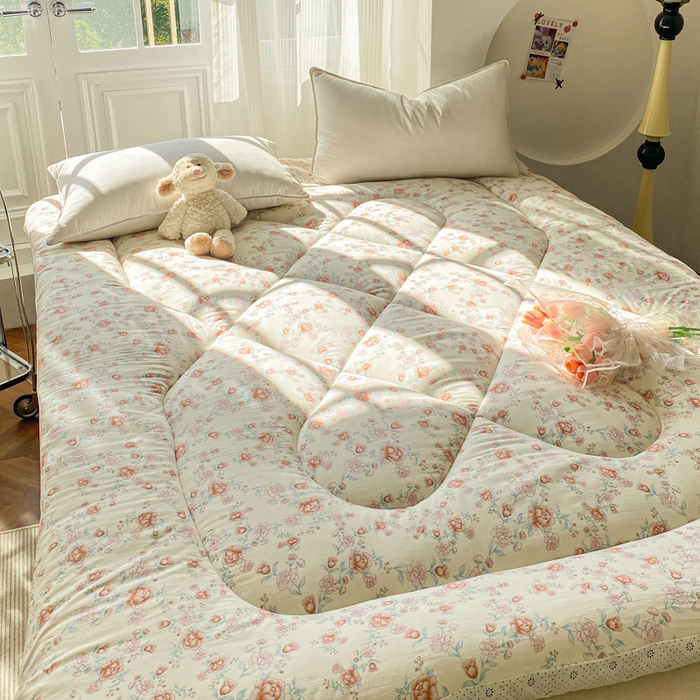 91家纺网 家纺一手货源 找家纺 缦卡琳家纺 2025新款水洗棉纤维羽丝棉床垫 玫瑰花语