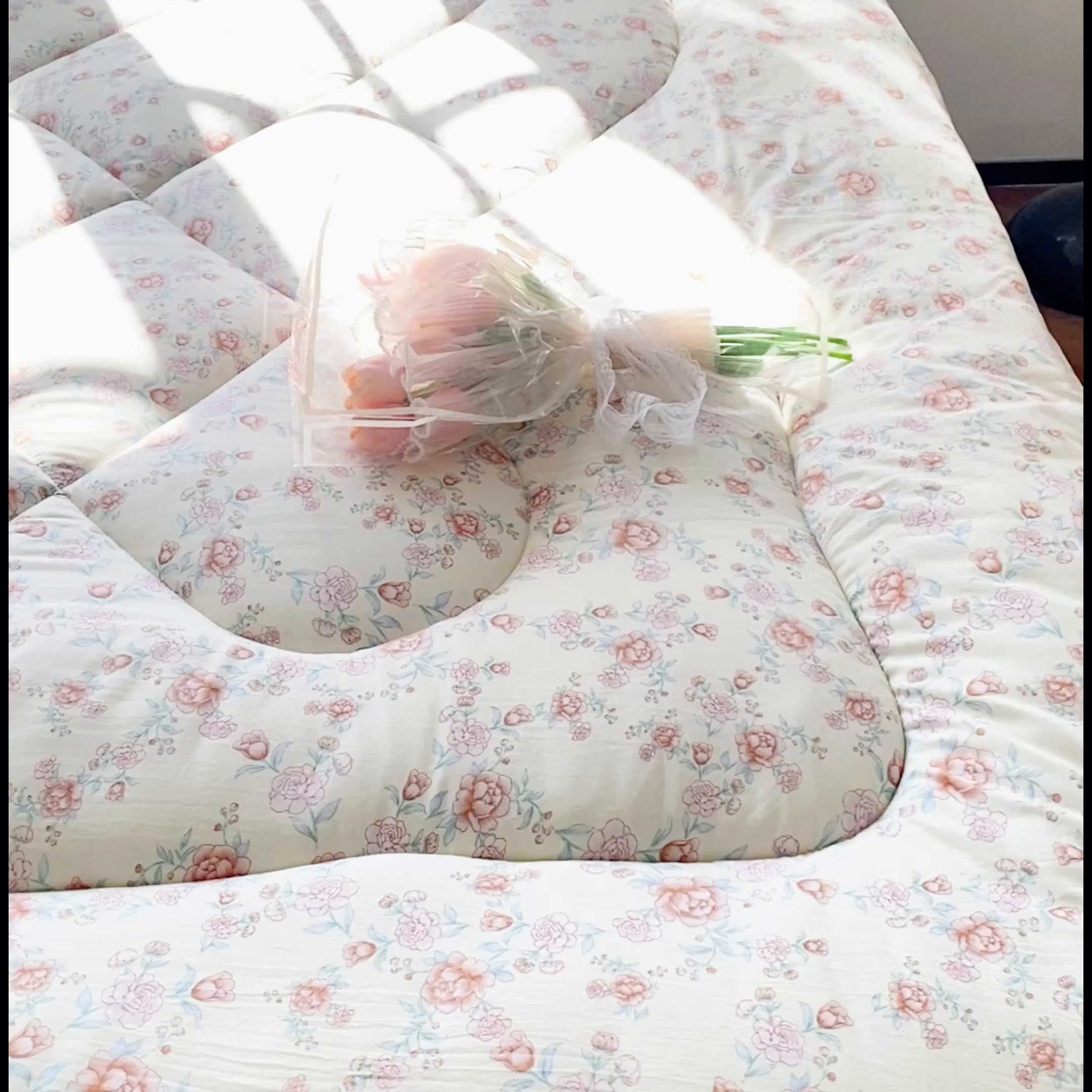 91家纺网 家纺一手货源 找家纺 缦卡琳家纺 2025新款水洗棉纤维羽丝棉床垫 玫瑰花语