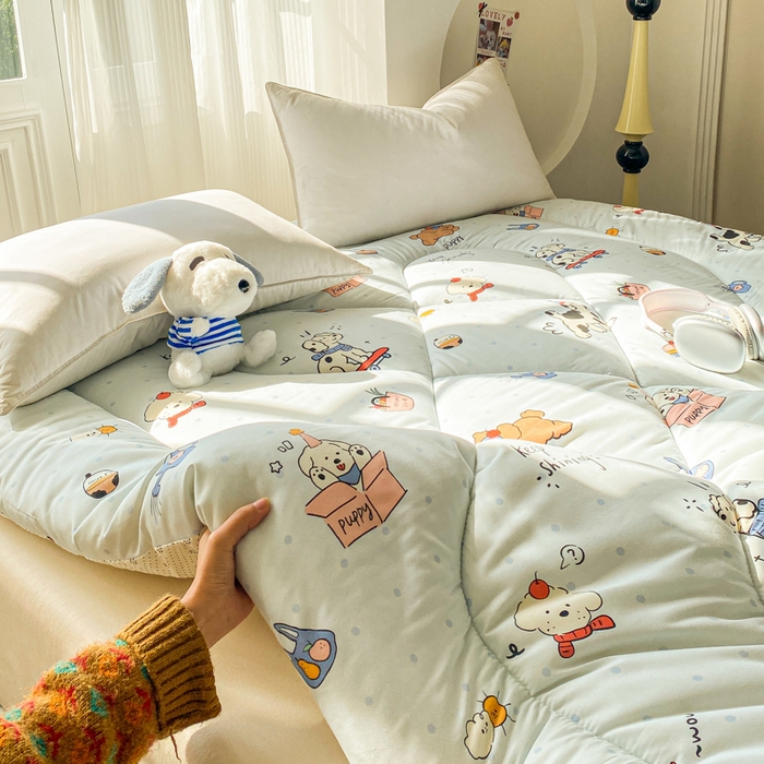 91家纺网 家纺一手货源 找家纺 缦卡琳家纺 2025新款水洗棉纤维羽丝棉床垫 萌宠乐园