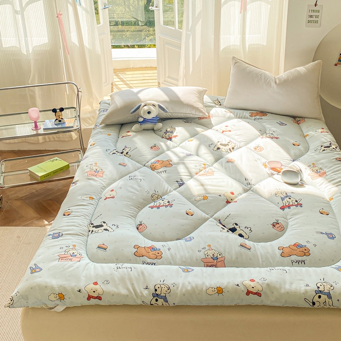 91家纺网 家纺一手货源 找家纺 缦卡琳家纺 2025新款水洗棉纤维羽丝棉床垫 萌宠乐园