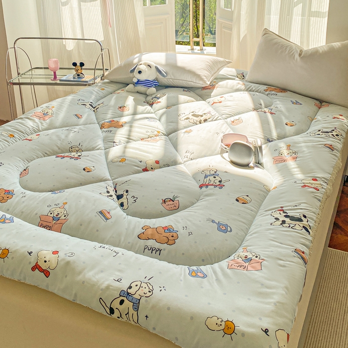 91家纺网 家纺一手货源 找家纺 缦卡琳家纺 2025新款水洗棉纤维羽丝棉床垫 萌宠乐园