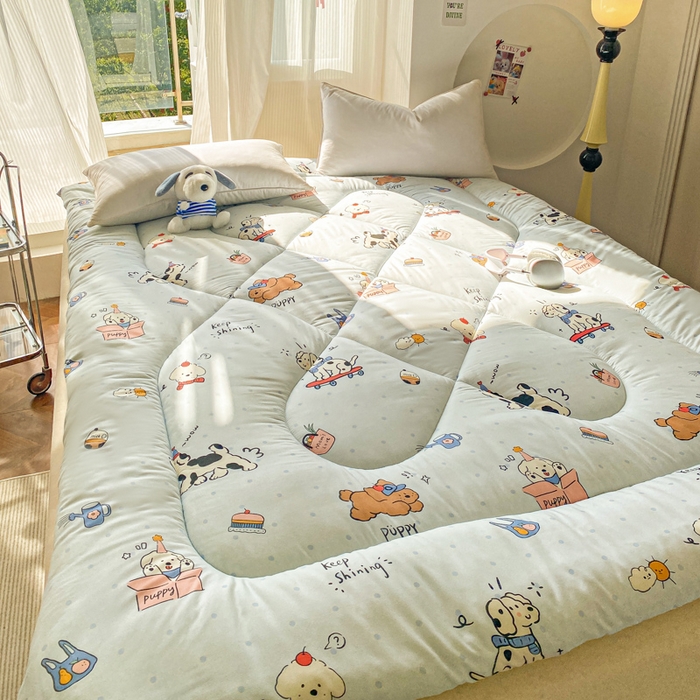 91家纺网 家纺一手货源 找家纺 缦卡琳家纺 2025新款水洗棉纤维羽丝棉床垫 萌宠乐园