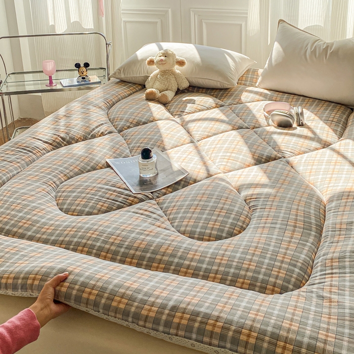 91家纺网 家纺一手货源 找家纺 缦卡琳家纺 2025新款水洗棉纤维羽丝棉床垫 欧拉格