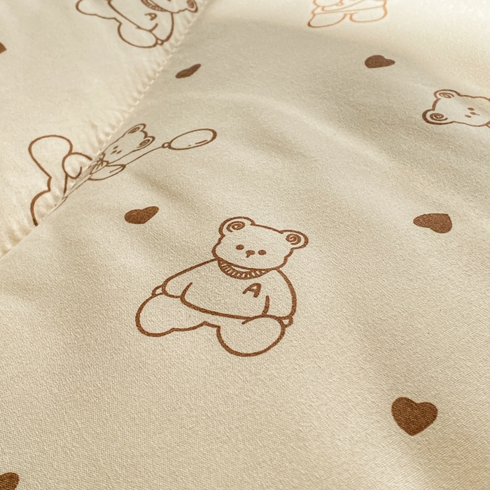 91家纺网 家纺一手货源 找家纺 缦卡琳家纺 2025新款水洗棉纤维羽丝棉床垫 小熊院长