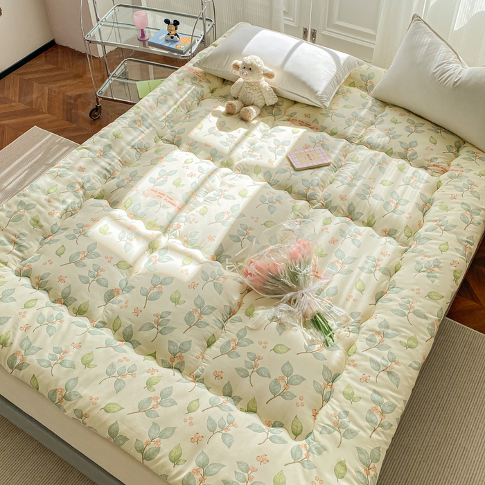 91家纺网 家纺一手货源 找家纺 缦卡琳家纺 2025新款水洗棉纤维羽丝棉床垫 叶叶情思