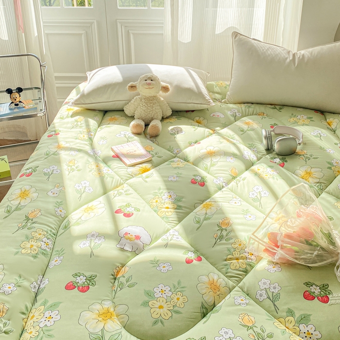 91家纺网 家纺一手货源 找家纺 缦卡琳家纺 2025新款水洗棉纤维羽丝棉床垫 樱桃之恋