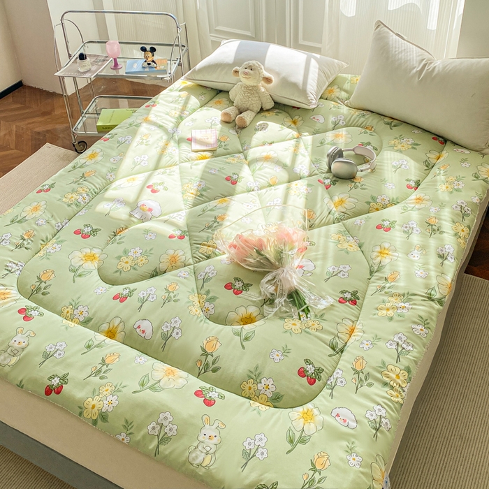 91家纺网 家纺一手货源 找家纺 缦卡琳家纺 2025新款水洗棉纤维羽丝棉床垫 樱桃之恋