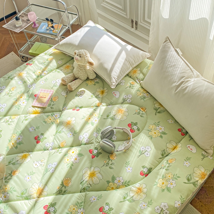 91家纺网 家纺一手货源 找家纺 缦卡琳家纺 2025新款水洗棉纤维羽丝棉床垫 樱桃之恋