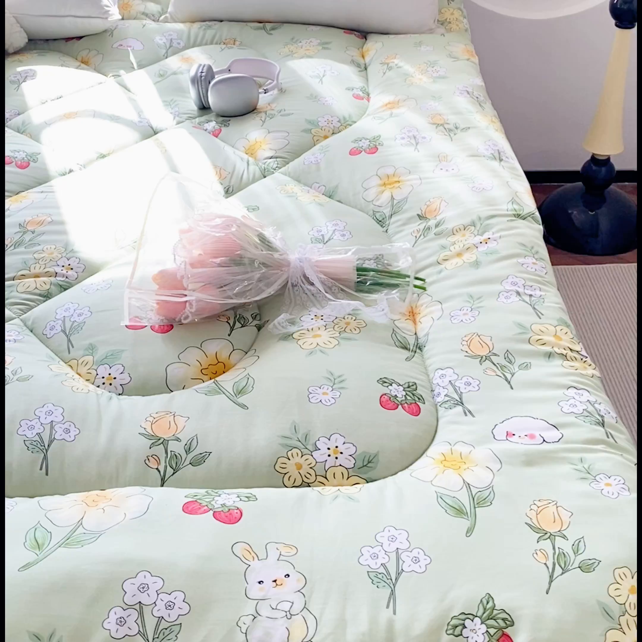 91家纺网 家纺一手货源 找家纺 缦卡琳家纺 2025新款水洗棉纤维羽丝棉床垫 樱桃之恋